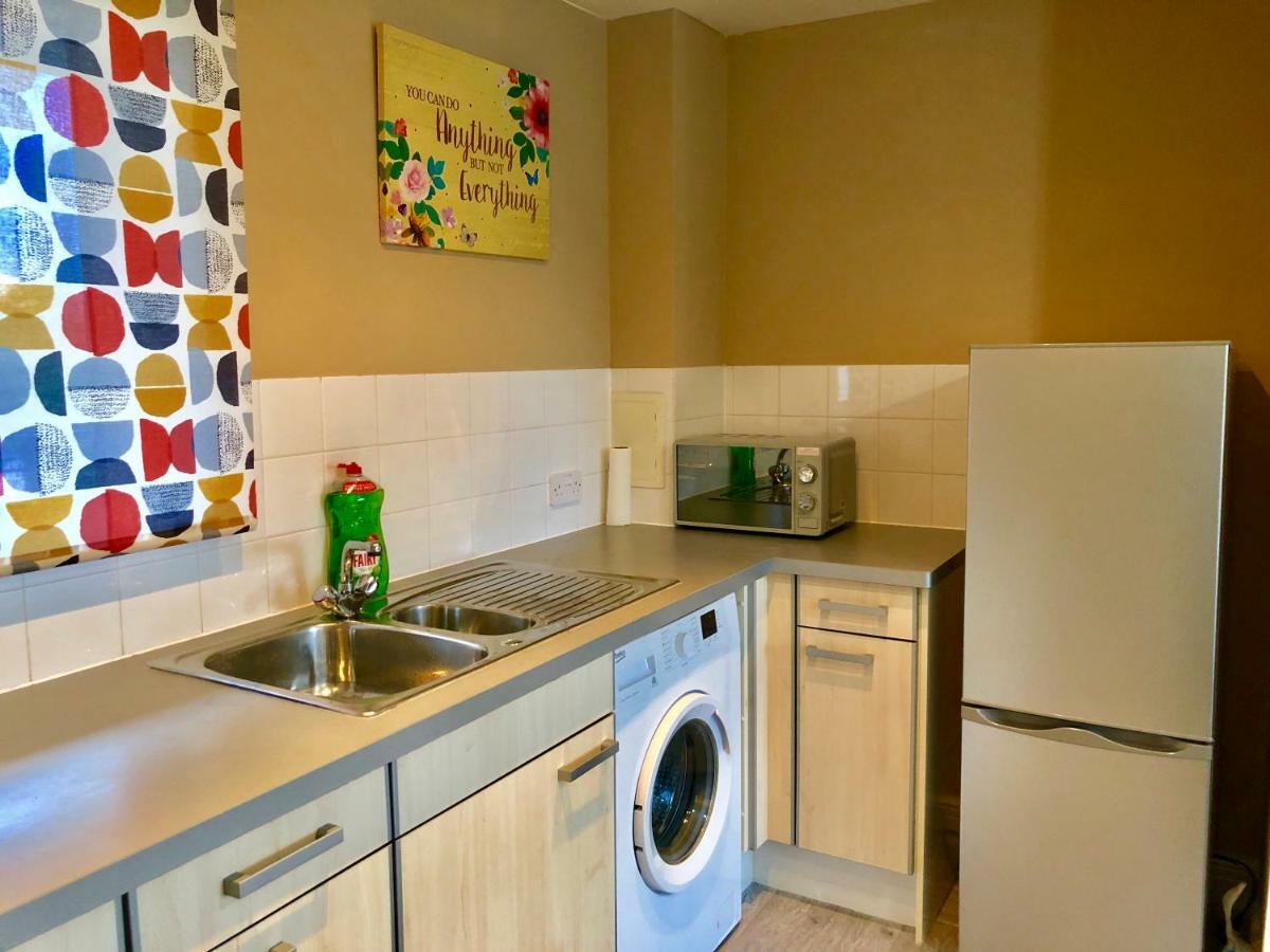 2 Bedrooms Modern Apartment, Lounge, Full Kitchen, Balcony, 5 Minutes Stratford Station London Kültér fotó