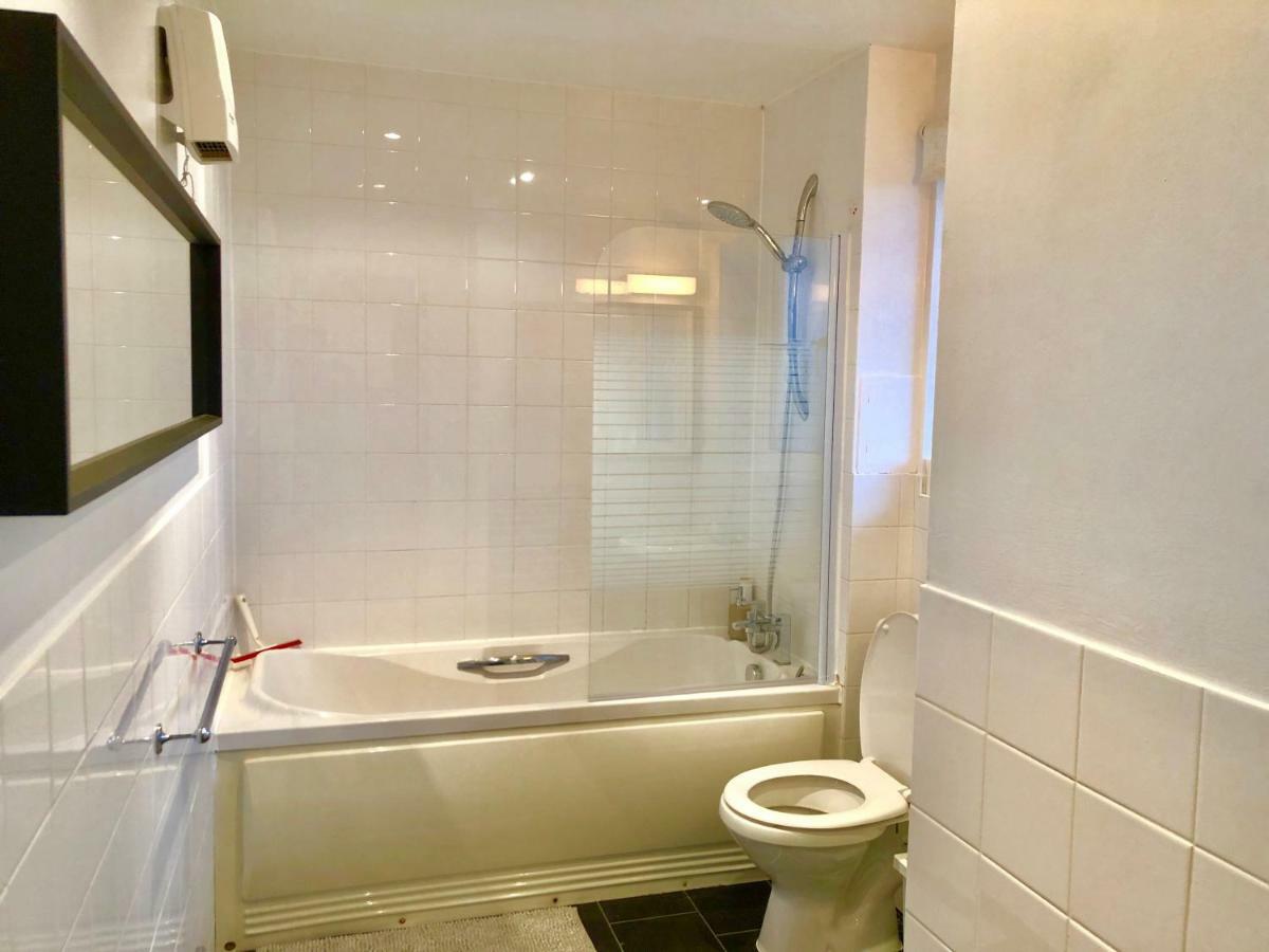2 Bedrooms Modern Apartment, Lounge, Full Kitchen, Balcony, 5 Minutes Stratford Station London Kültér fotó