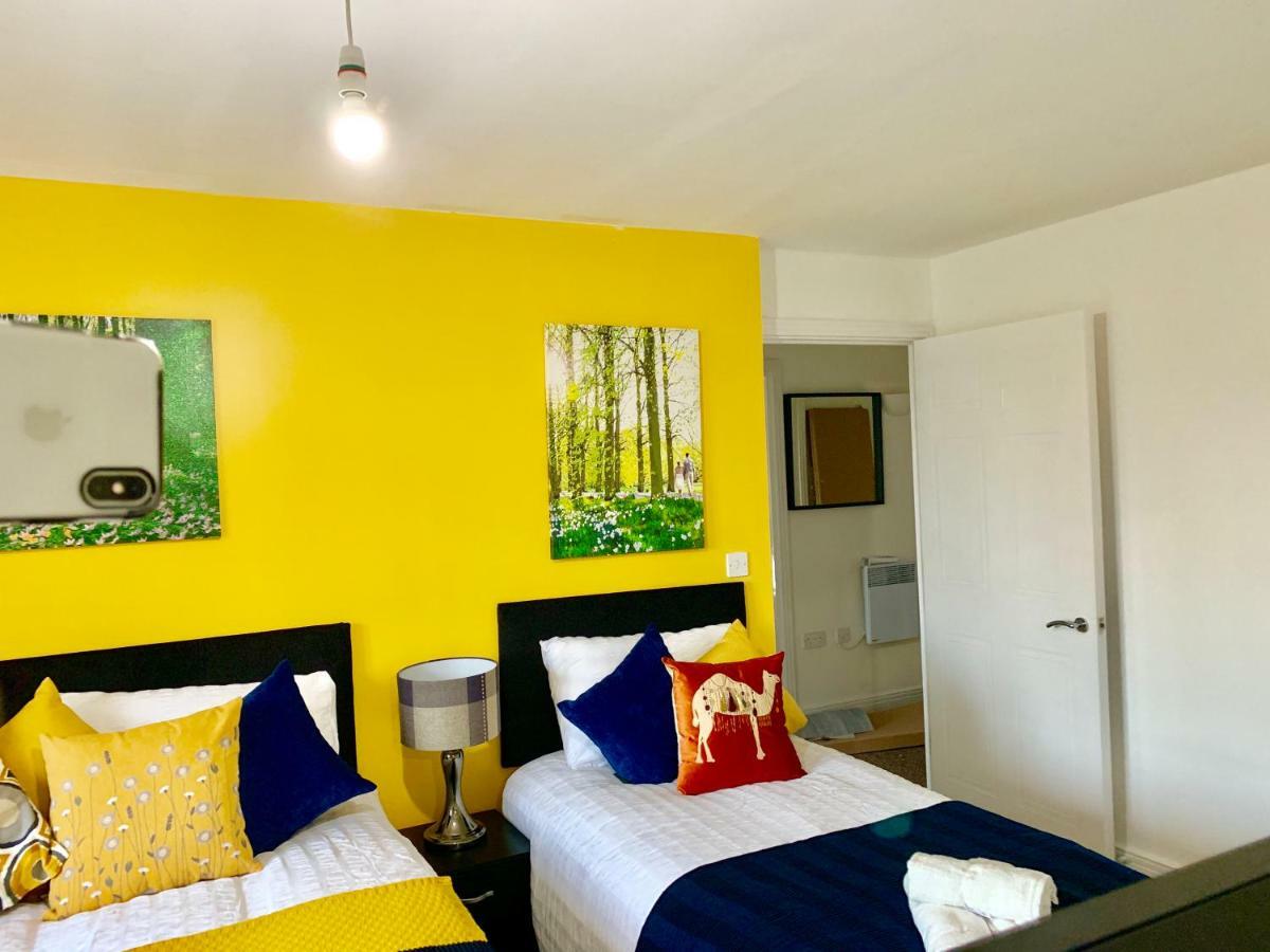 2 Bedrooms Modern Apartment, Lounge, Full Kitchen, Balcony, 5 Minutes Stratford Station London Kültér fotó