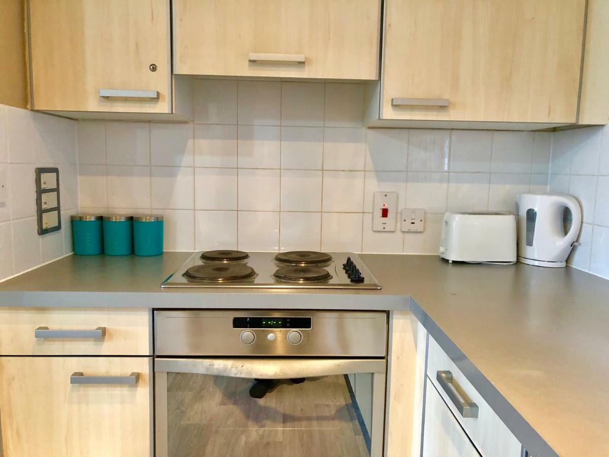 2 Bedrooms Modern Apartment, Lounge, Full Kitchen, Balcony, 5 Minutes Stratford Station London Kültér fotó
