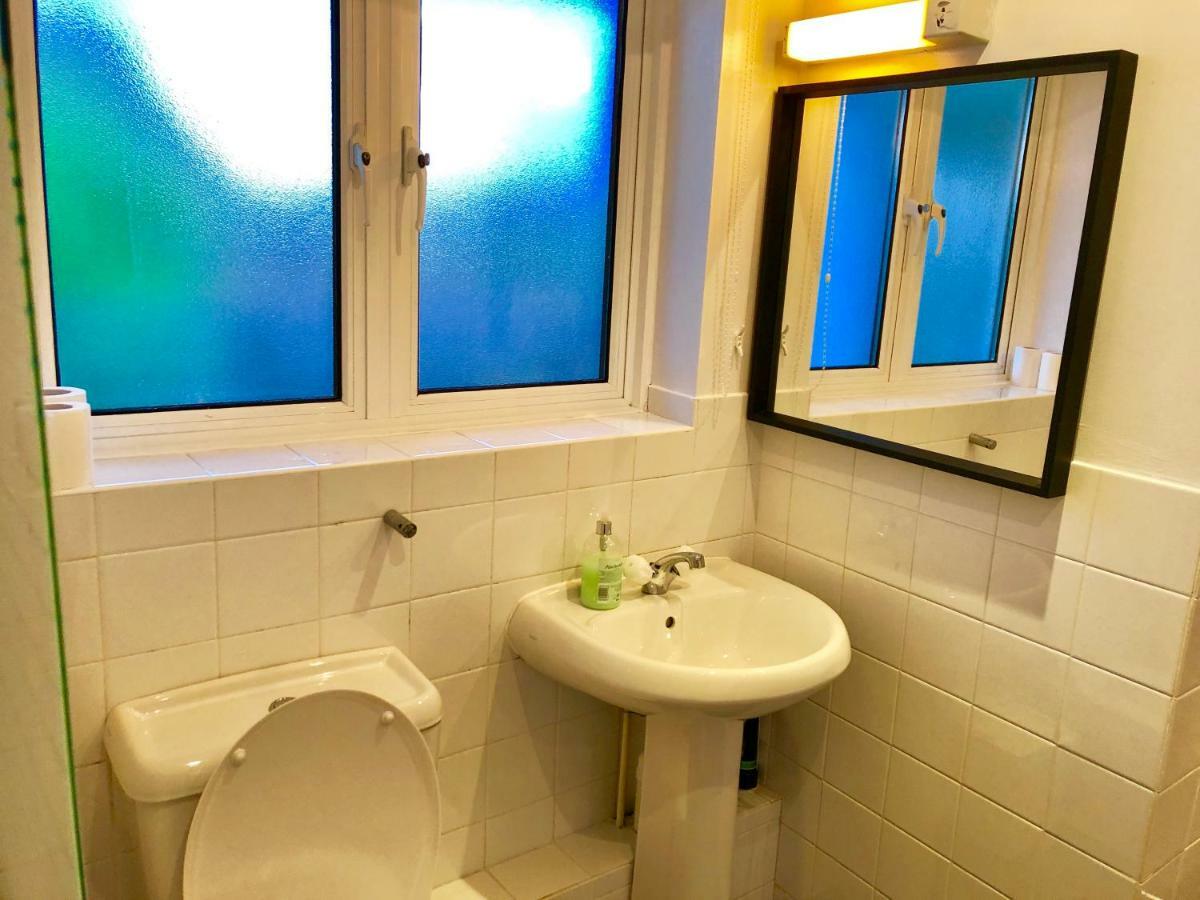 2 Bedrooms Modern Apartment, Lounge, Full Kitchen, Balcony, 5 Minutes Stratford Station London Kültér fotó