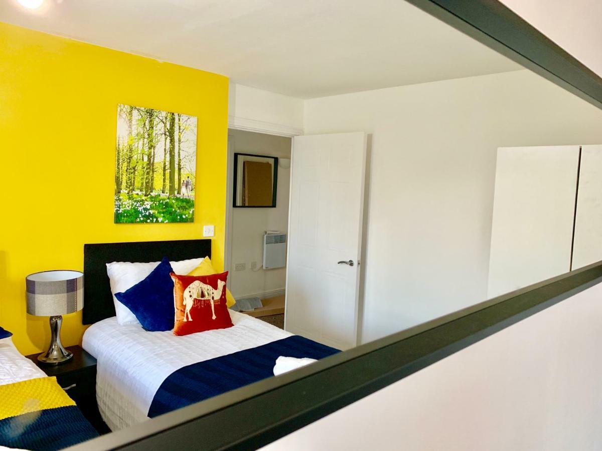 2 Bedrooms Modern Apartment, Lounge, Full Kitchen, Balcony, 5 Minutes Stratford Station London Kültér fotó