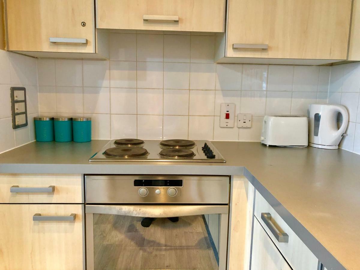 2 Bedrooms Modern Apartment, Lounge, Full Kitchen, Balcony, 5 Minutes Stratford Station London Kültér fotó