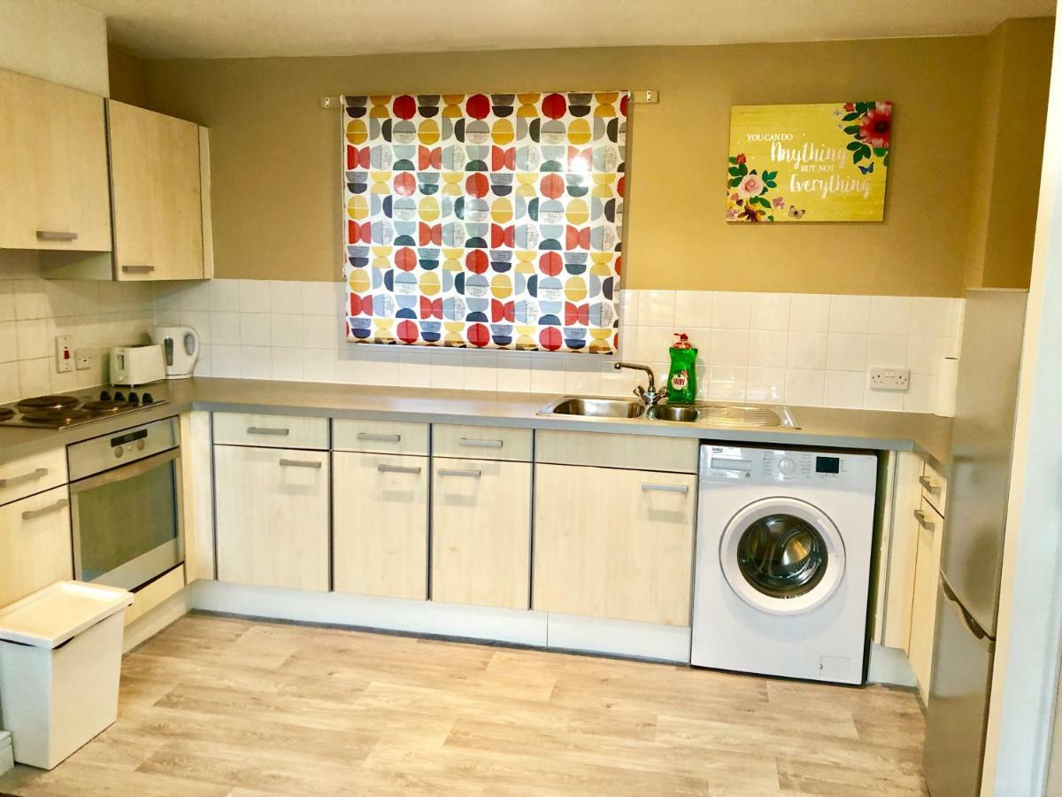 2 Bedrooms Modern Apartment, Lounge, Full Kitchen, Balcony, 5 Minutes Stratford Station London Kültér fotó