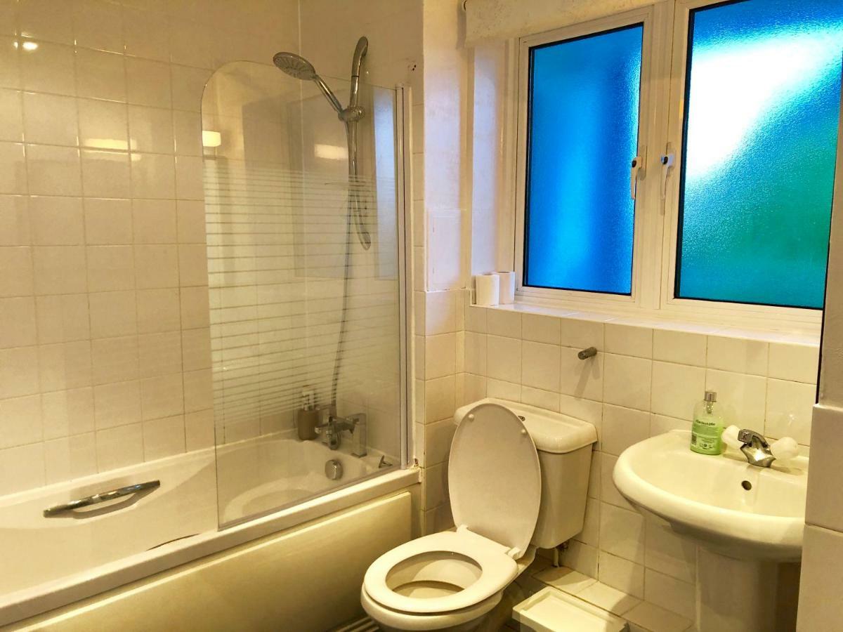 2 Bedrooms Modern Apartment, Lounge, Full Kitchen, Balcony, 5 Minutes Stratford Station London Kültér fotó