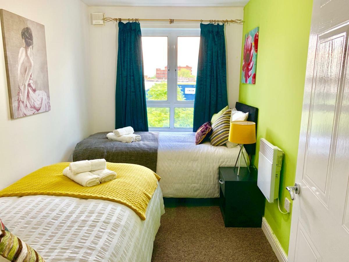 2 Bedrooms Modern Apartment, Lounge, Full Kitchen, Balcony, 5 Minutes Stratford Station London Kültér fotó