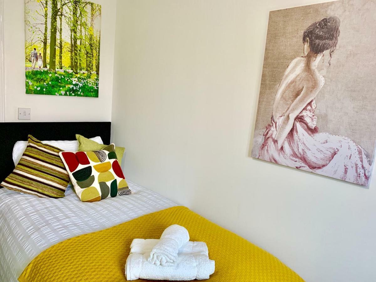 2 Bedrooms Modern Apartment, Lounge, Full Kitchen, Balcony, 5 Minutes Stratford Station London Kültér fotó
